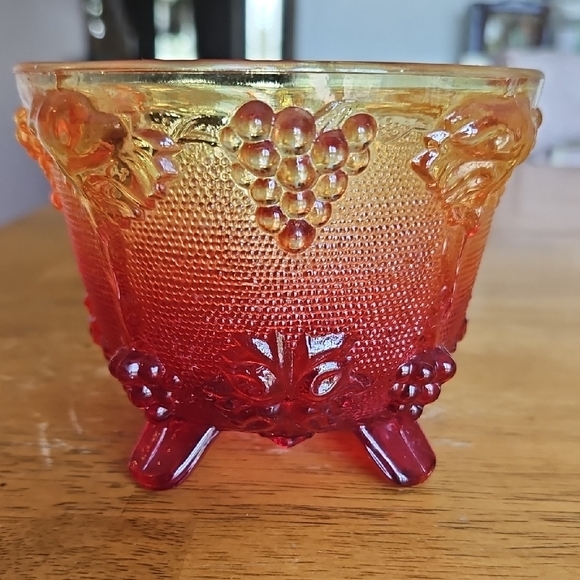 Source Unknown Red and Yellow Glass Bowl - Picture 1 of 10
